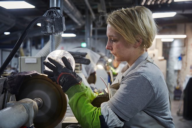 House of Waterford Crystal Guided Factory Tour - Getting there, parking, and group size