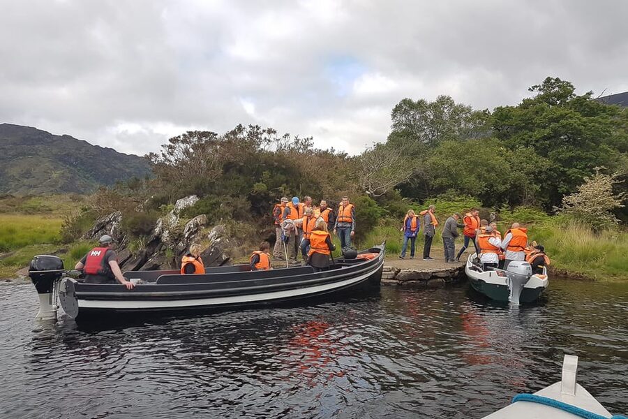 Killarney: Gap of Dunloe Pony, Trap & Traditional Boat Tour - The local character is part of the value