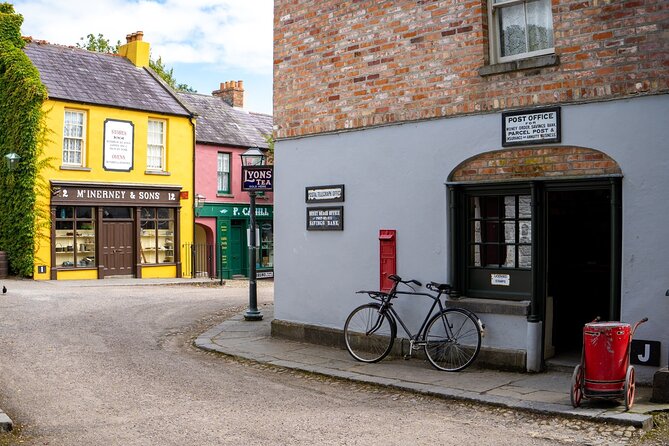 Skip the Line: Bunratty Castle and Folk Park Admission Ticket - Climbing the 15th-century tower house