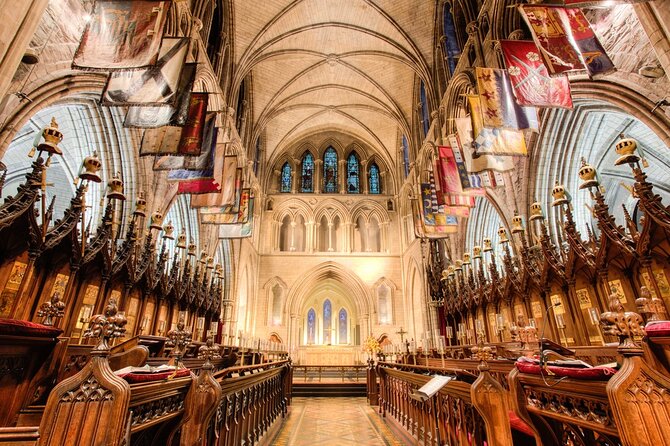 St Patrick's Cathedral, Book of Kells and Dublin Castle Tour - A quick pause with Molly Malone