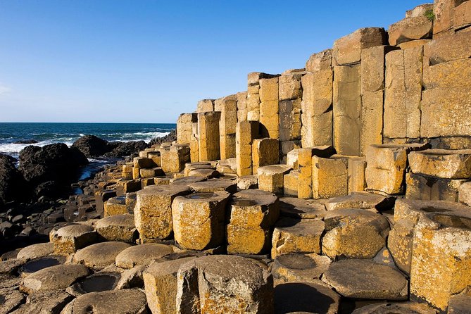 The Giant's Causeway, Dunluce Castel and Belfast - Spanish guide - Why this day trip works from Dublin