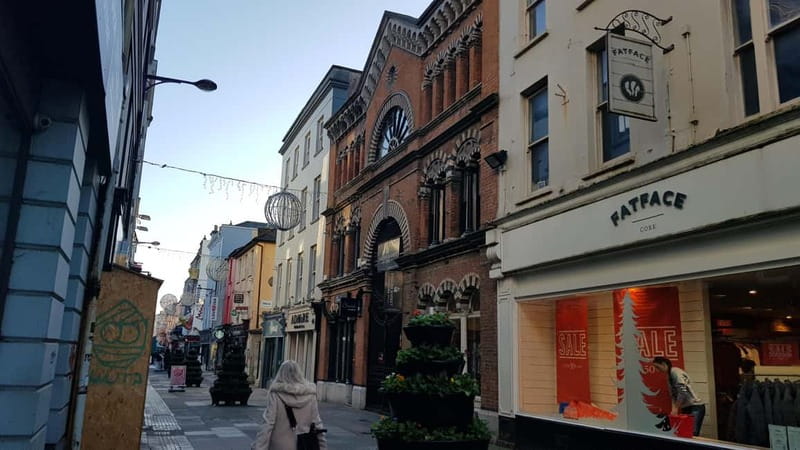 Visite guidée de Cork city en français avec guide - Why a French tour helps you read Cork